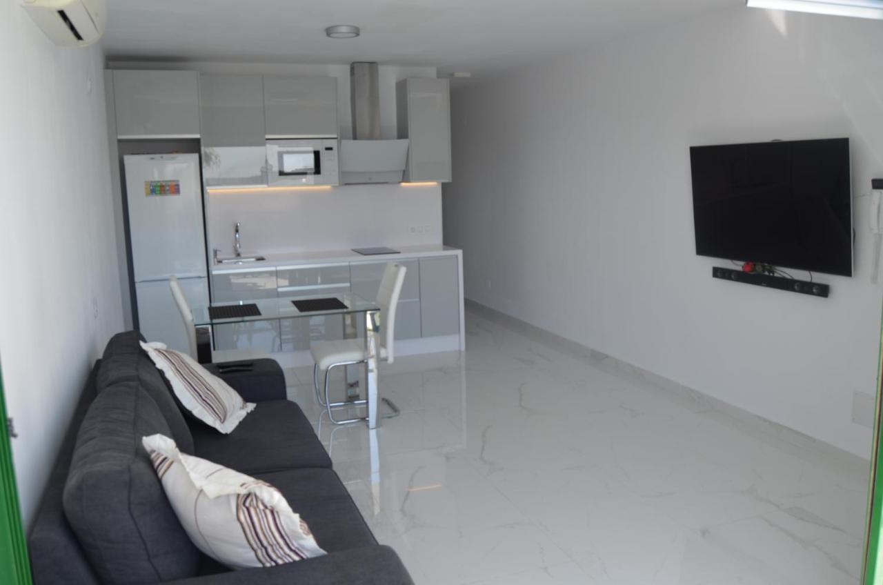 modern quite apartament beach front San Bartolomé Extérieur photo