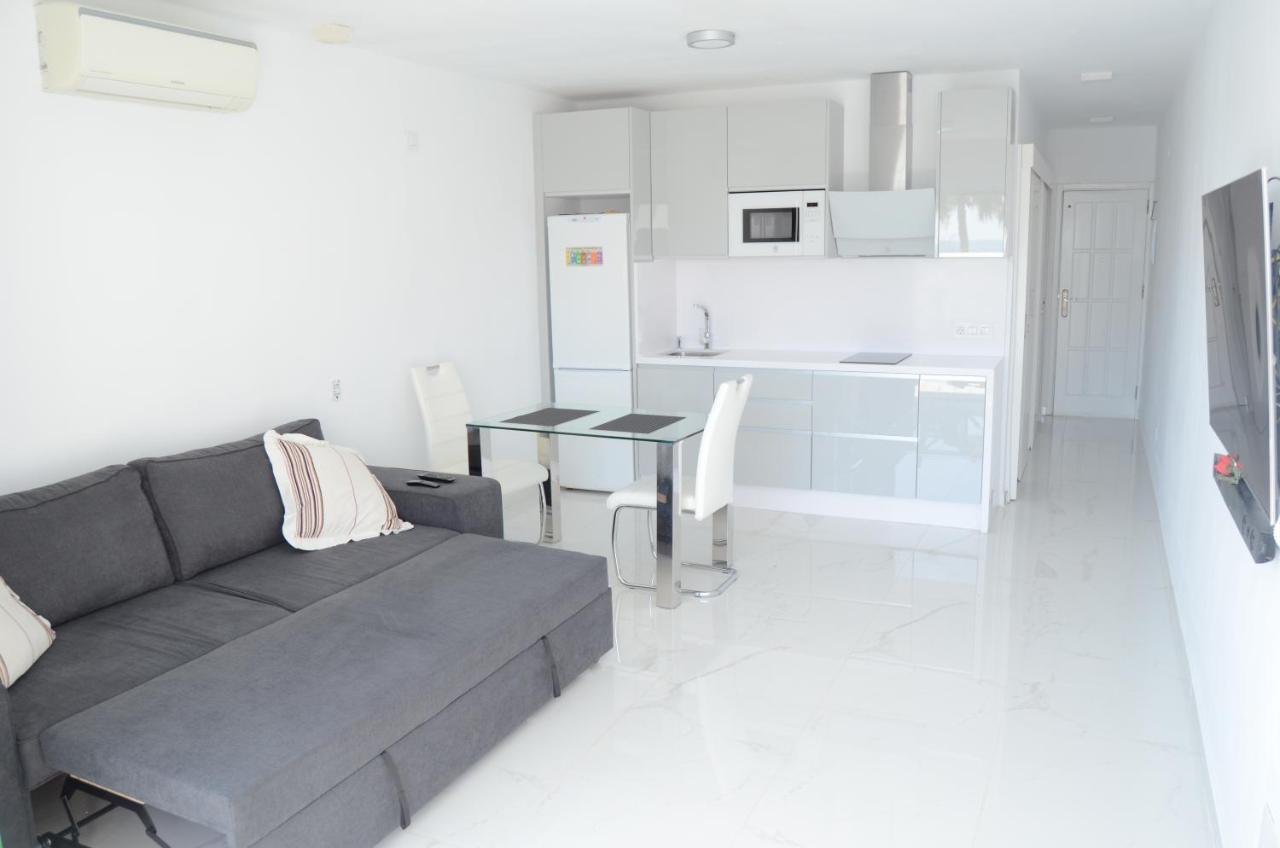 modern quite apartament beach front San Bartolomé Extérieur photo